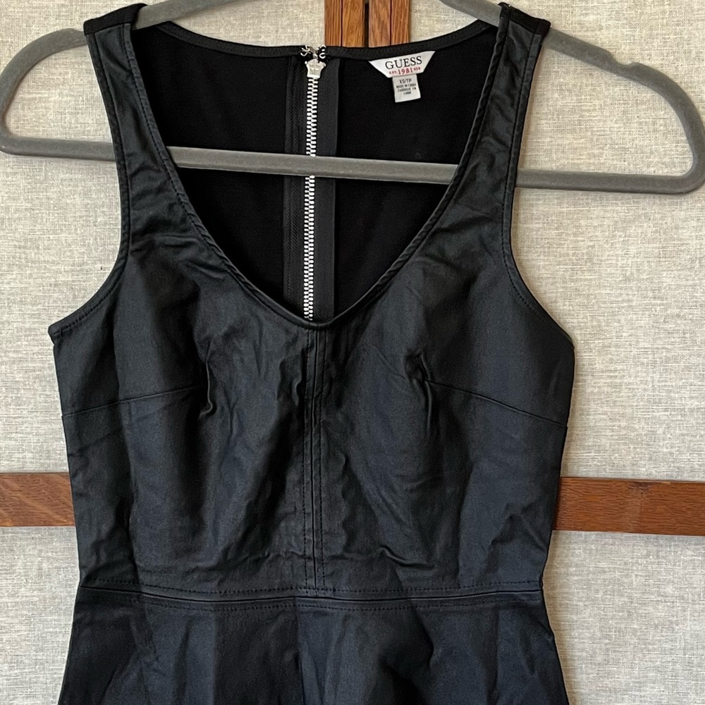 Guess Sleeveless Black Faux Leather Front Peplum Shirt - XS - Picture 5 of 6